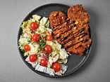 Green salad з курячим шніцелем