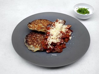 Placki ziemniaczane z gulaszem myśliwskim 