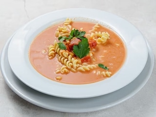 Zupa pomidorowa z makaronem 