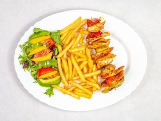 Szaszłyk drobiowy z boczkiem i cebulą