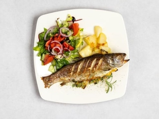 Pstrąg w sosie migdałowo-maślanym 