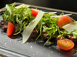 Тальята з яловичини з руколою та пармезаном | Beef tagliata with arugula and Parmesan cheese