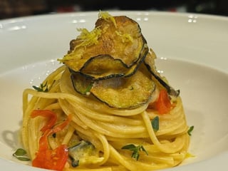 Спагеті алла Нерано з сиром проволоне та цукіні | Spaghetti alla Nerano with provolone cheese and zucchini
