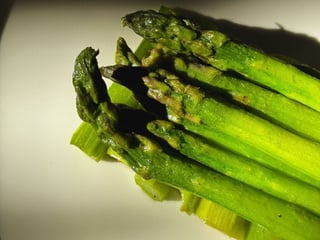 Зелена спаржа з оливковою олією | Green asparagus with olive oil