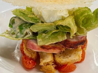 Салат Цезар з курячим рулетом, яйцем пашот та чіпсами, з пармезаном | Caesar salad with chicken roll, poached egg and parmesan chips