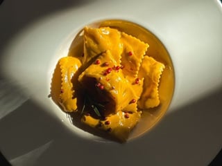 Равіолі з креветками, з пікантним соусом біск |  Shrimp ravioli, with spicy bisque sauceShrimp ravioli, with spicy bisque sauce