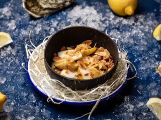 Гранола з сезонними фруктами