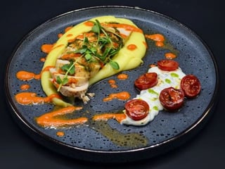 Куряче філе з соусом песто та картопляним пюре