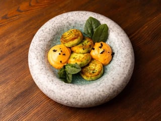 Сирники зі шпинатом та вяленими томатами