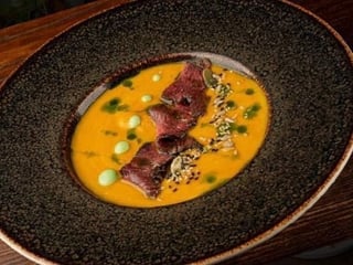 Pumpkin cream soup with roast beff