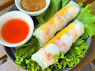 Fresh rolls with shrimps and mango — 2 pcs