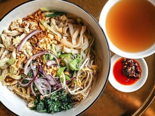 Phở Trộn Gà with chicken