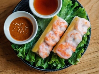Fresh rolls with shrimps and mango — 2 pcs