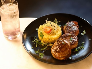 Rinderfilet-Medallions im Speckmantel mit Couscous 🍖