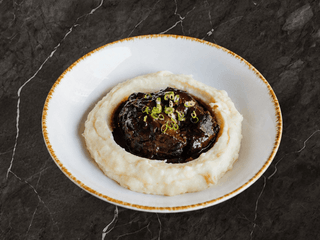 Braised Veal Cheeks with Mashed Potatoes