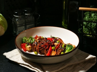 🪫Гречана локшина з ововчами та соєвим тофу