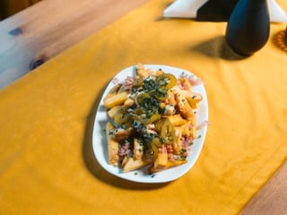 FRYTKI Z SOSEM SEROWYM