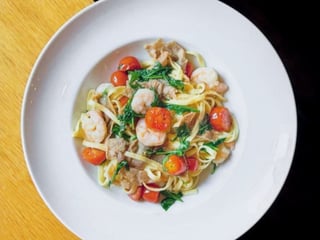 Tagliatelle con Gamberi e Prosciutto Crudo
