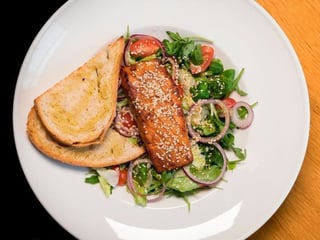 Insalata di Salmone Grigliato
