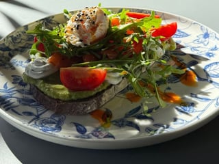 Тост з лососем