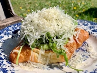 Круасан з гуакамоле 