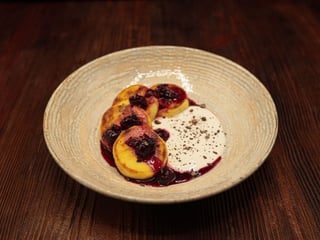 Сирники з вишневим соусом