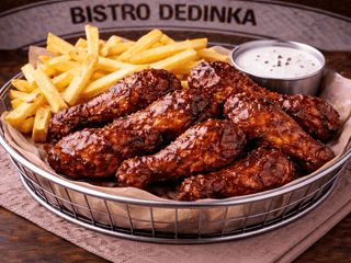 COMBO: krídla BBQ omáčka 350g + hranolky + omáčka