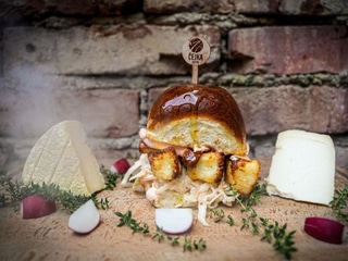 Burger s grilovaným sýrem od Krasolesí