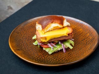 Burger se sekanou