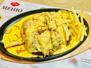 Новинка ! Бургер Pulled Pork під теплим сирним соусом Чеддер  ! 