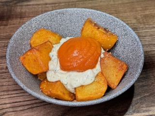 Patatas Bravas з соусом брава