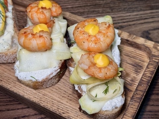 Tapas з креветкою та маринованим цукіні