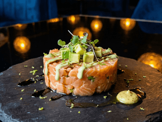 Tatar z łososia z wasabi mayo