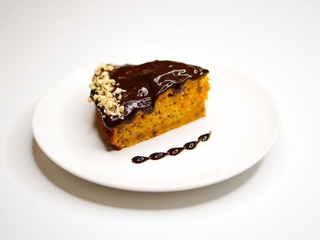 Морквяний пиріг з шоколадною глазур'ю