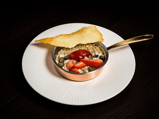 Вівсянка на мигдальному молоці з ягодами