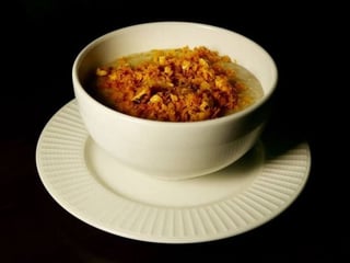 Вівсяна каша з цукатами та крустілантом на воді