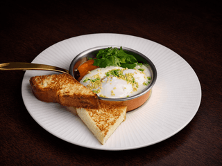 Шакшука з яйцем пашот та пармезановою піною