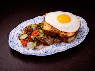 Мелт з яловичою щокою та страчателлою