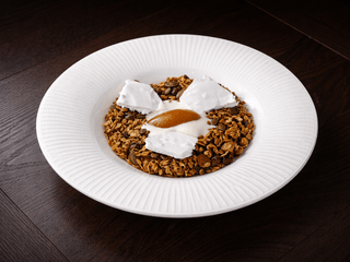 Гранола з грецьким йогуртом та абрикосом