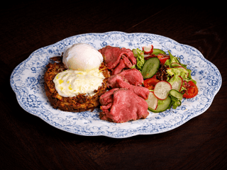 Хешбраун з ростбіфом та салатом