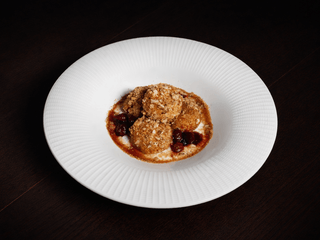 Гомбовці з вишнею та грецьким йогуртом