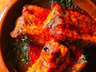 Свинні ребра запечені у фірмовому соусі