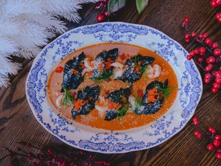 Czarne ravioli z sandaczem i dorszem