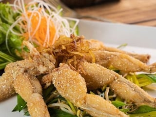 Žabí stehýnka se zeleninou