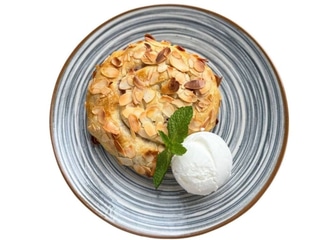 Вишневий штрудель з пломбіром