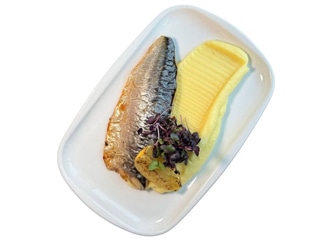 Філе скумбрії з лимонним картопляним пюре