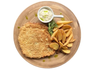 Відбивна зі свинини з картоплею по-селянськи та соусом тар-тар