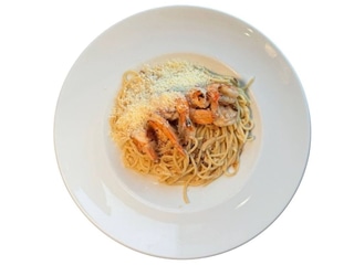 Спагетті з креветками гриль у вершковому соусі з пармезаном