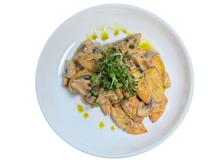 Ньоккі у духмяному вершковому соусі з печерицями та грибним пилом