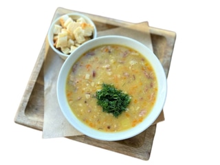 Гороховий суп з копченостями